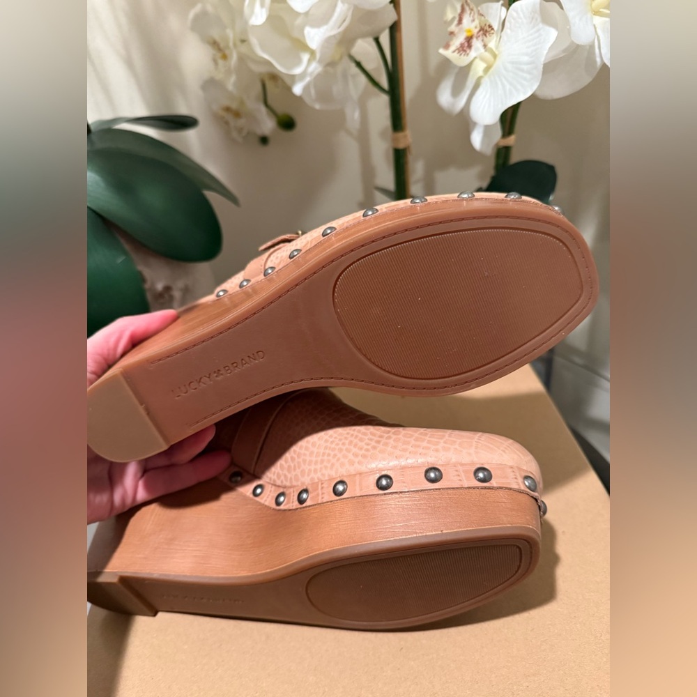 Lucky Brand Leather Wedges - Picture 10 of 12